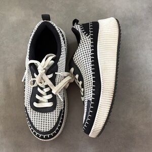 Black and White Women's Casual Knit Platform Sneakers